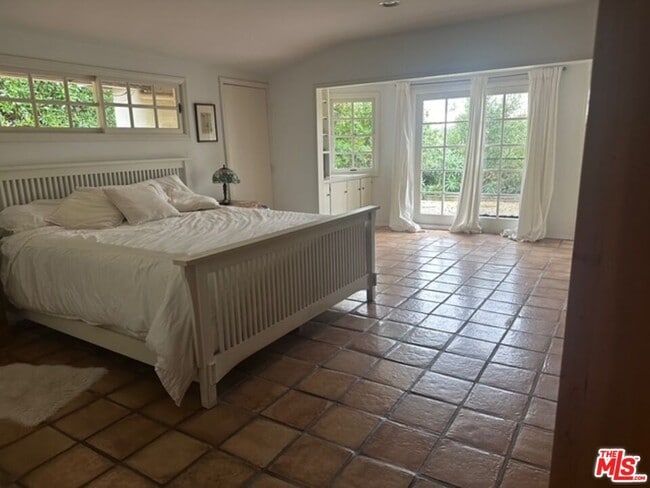 Foto del edificio - 1939 Westridge Terrace