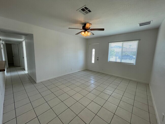 Building Photo - 10228 N 18th Ave
