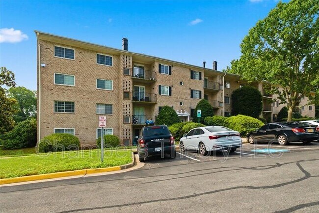 Foto del edificio - 1521 Colonial Dr