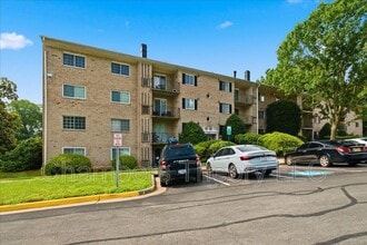 Building Photo - 1521 Colonial Dr