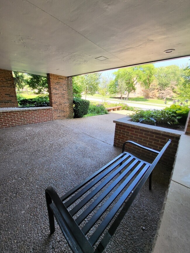 Foto del edificio - 7510 Farmingdale Dr