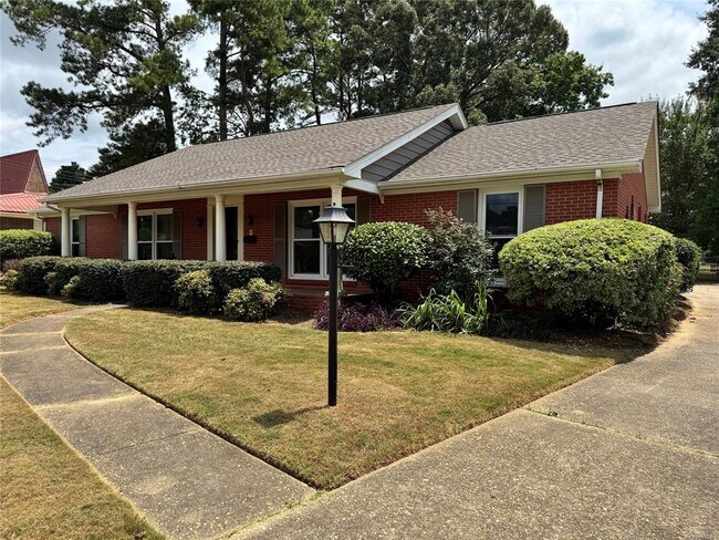 Building Photo - 2914 Sumter Ave