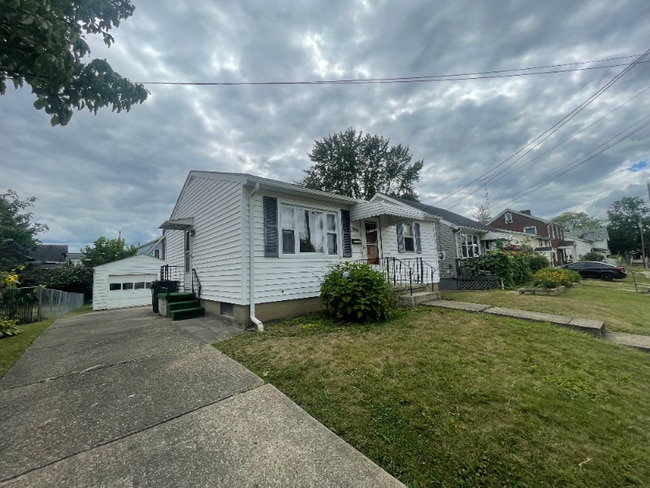 Building Photo - 735 Vogel Ave NE