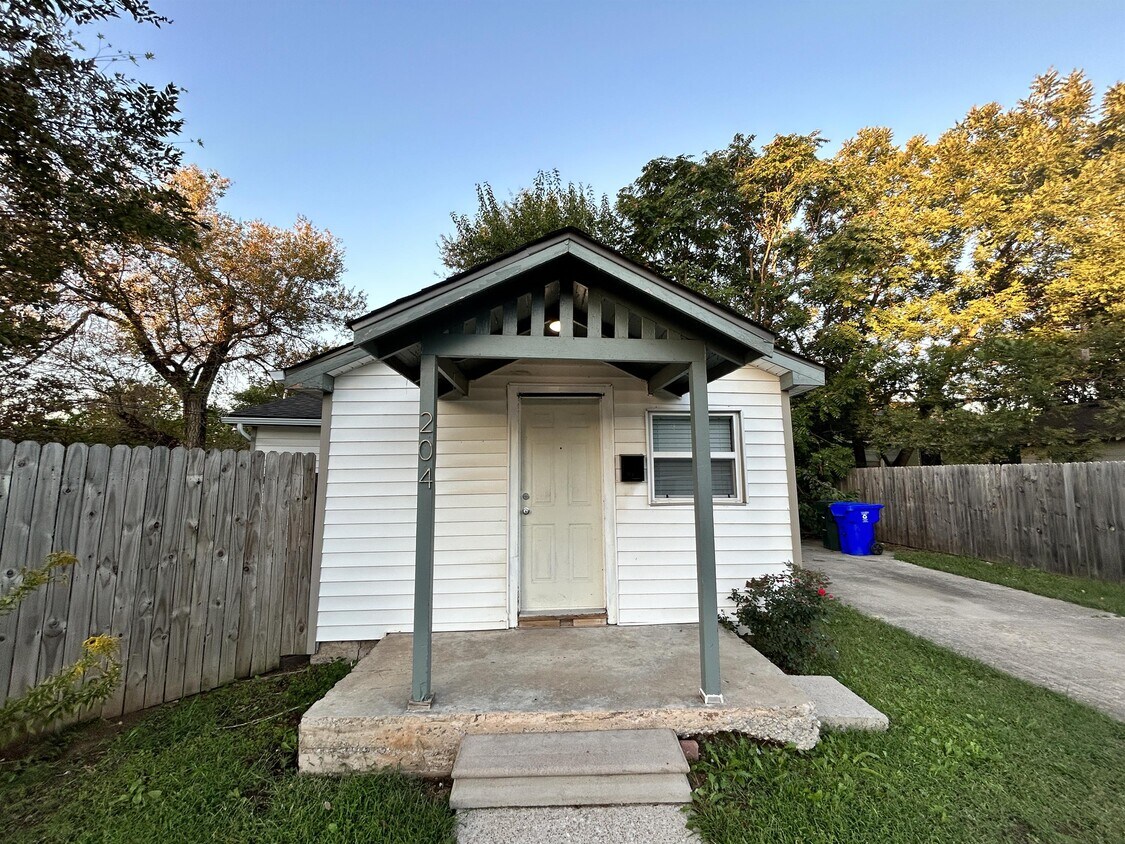204 S Stewart Ave, Norman, OK 73071 House Rental in Norman, OK