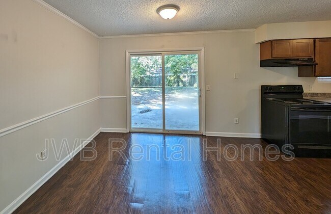 Foto del edificio - 3025 Armstrong St