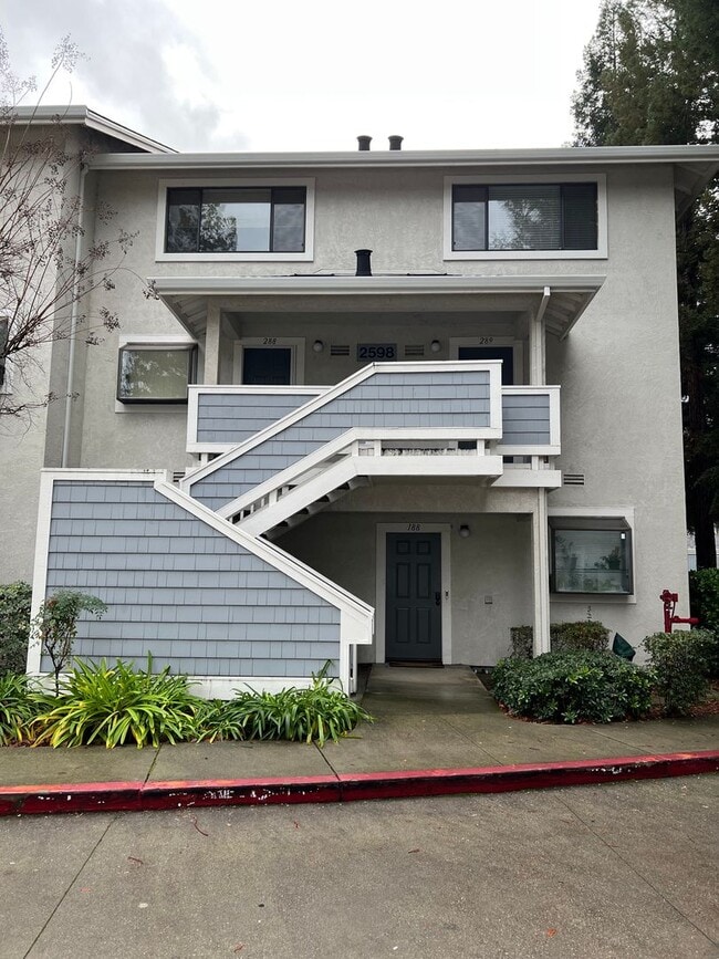 Building Photo - 2598 Oak Rd