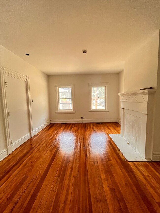 Foto del edificio - 323 N 36th St