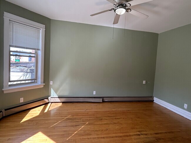 Foto del edificio - 2749 N Ashland Ave