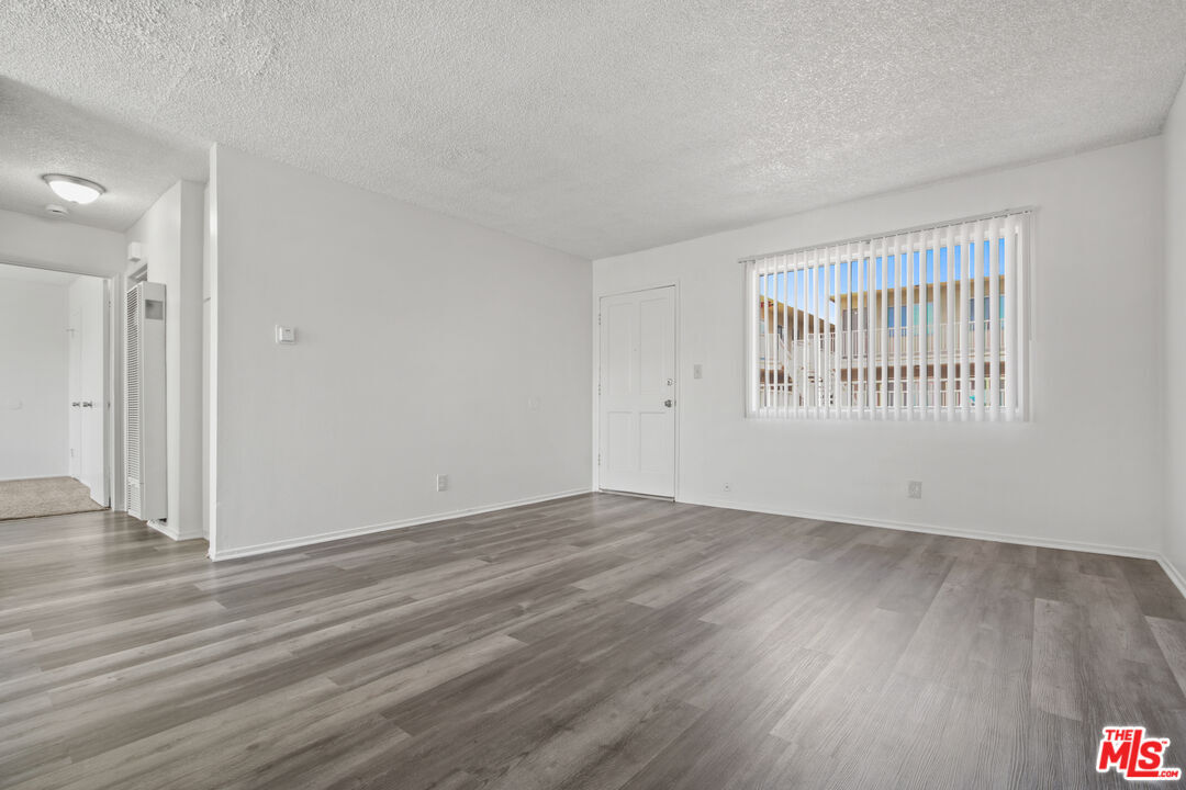 Foto principal - 14108 Doty Ave
