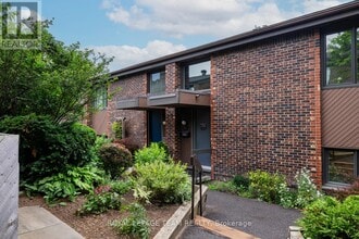 Building Photo - 121 Buell St