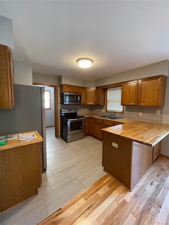 Foto del edificio - 6214 Westin Dr