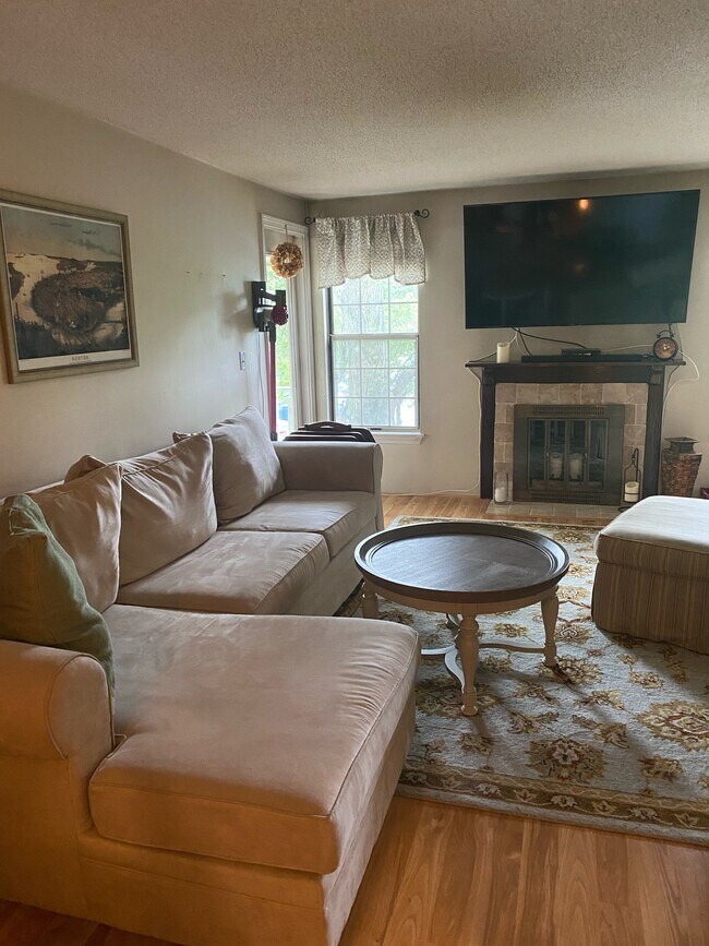 Foto del edificio - 6 Walden Dr