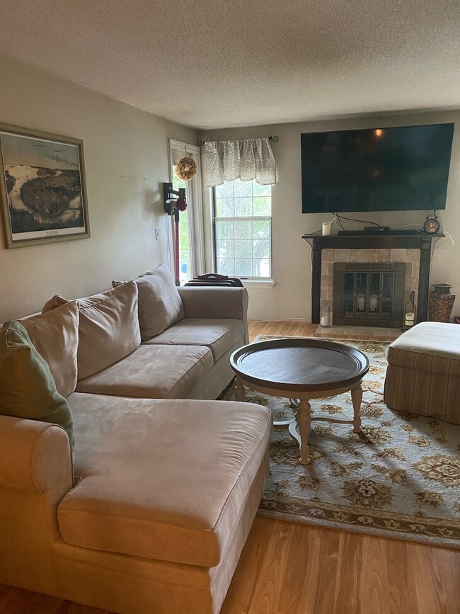 Building Photo - 6 Walden Dr