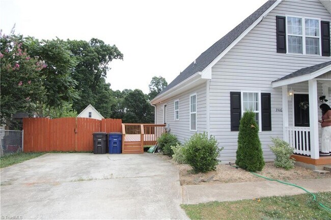 Building Photo - 3516 Delane Dr NE