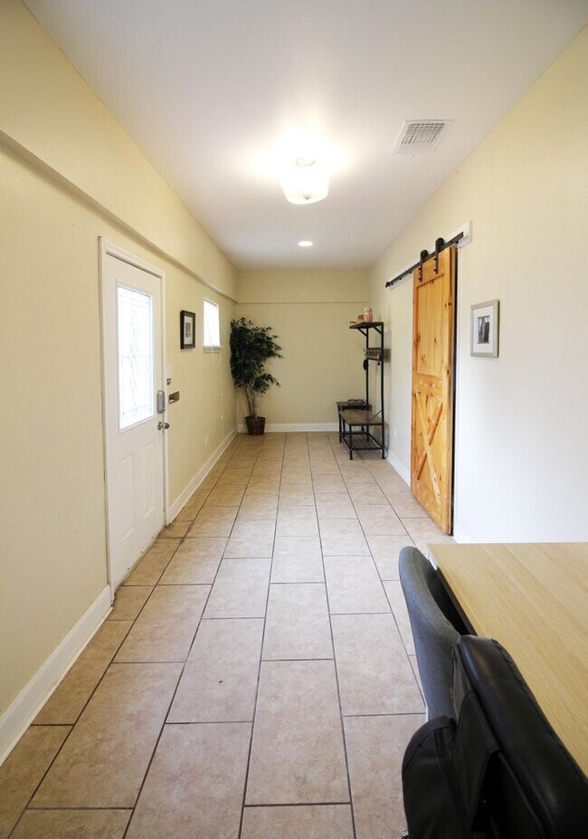 Foto del edificio - 2/2 Home in Harlandale Available for Lease!