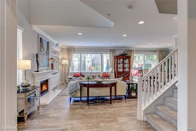 Building Photo - 3 br, 3 bath Townhome - 11 Camino Celeste