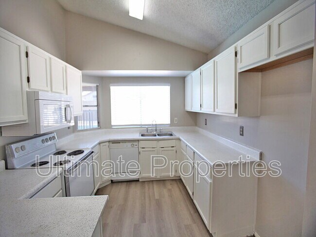 Building Photo - 7509 W San Juan Ave