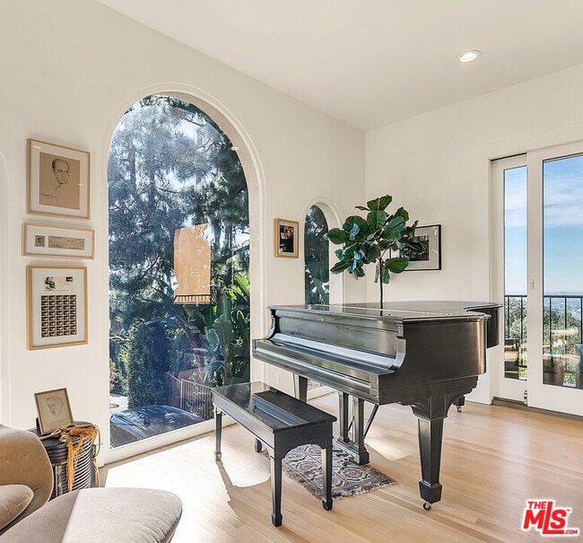 Foto del edificio - 6203 Temple Hill Dr