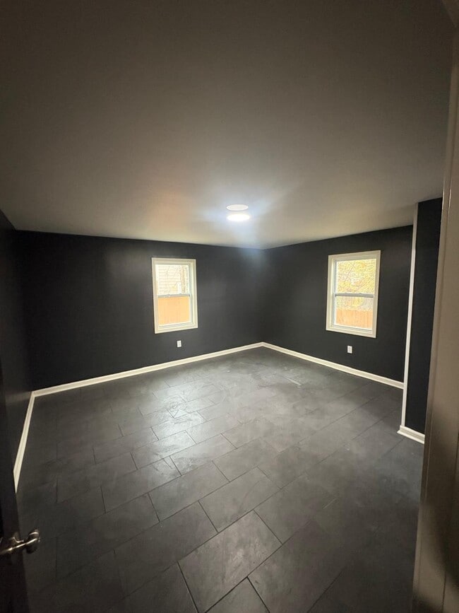 Building Photo - 1009 Cella St