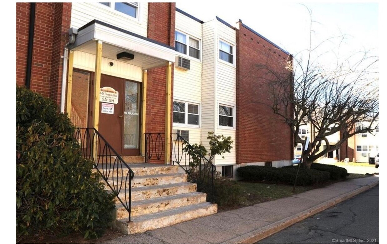 Primary Photo - 32 Thompson Rd