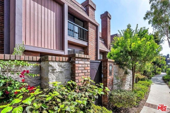 Building Photo - 4425 Alla Rd