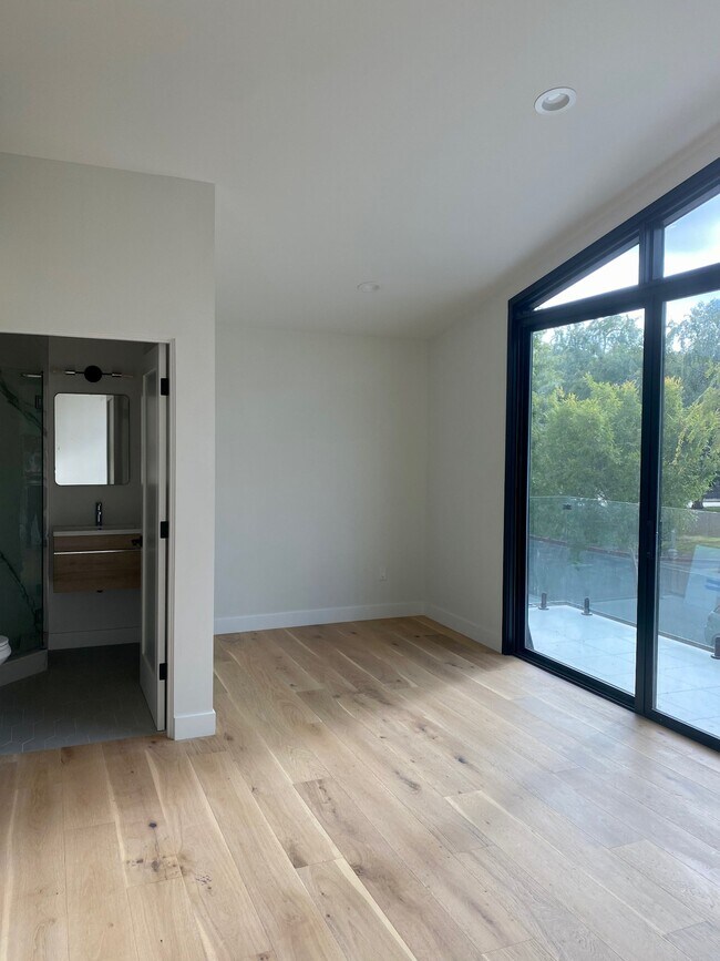Foto del edificio - 10748 Farragut Dr