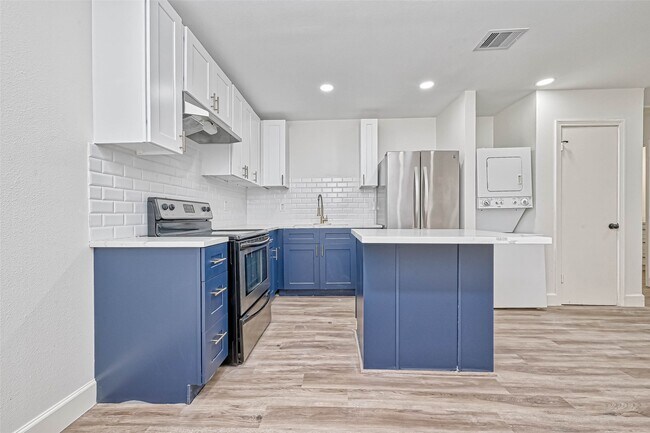 Building Photo - 5609 Denmark St