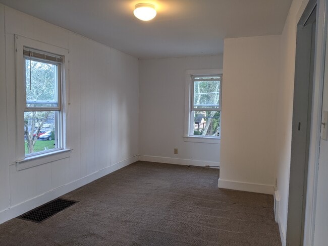 Building Photo - 614 Robeson St