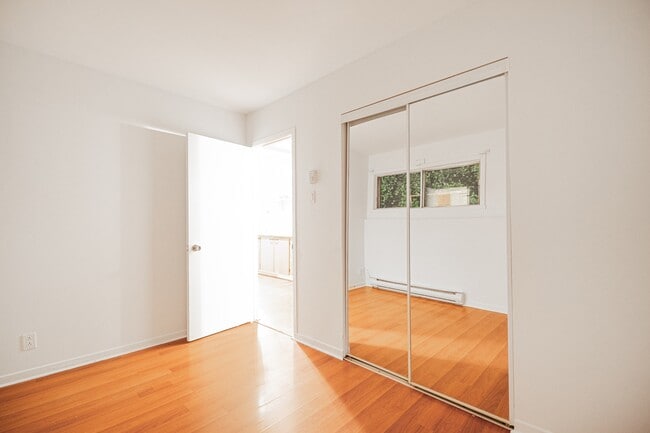 Building Photo - 444 Rue Moreau