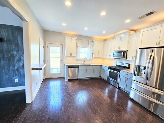 Foto del edificio - 821 Westmoreland Circle Northwest