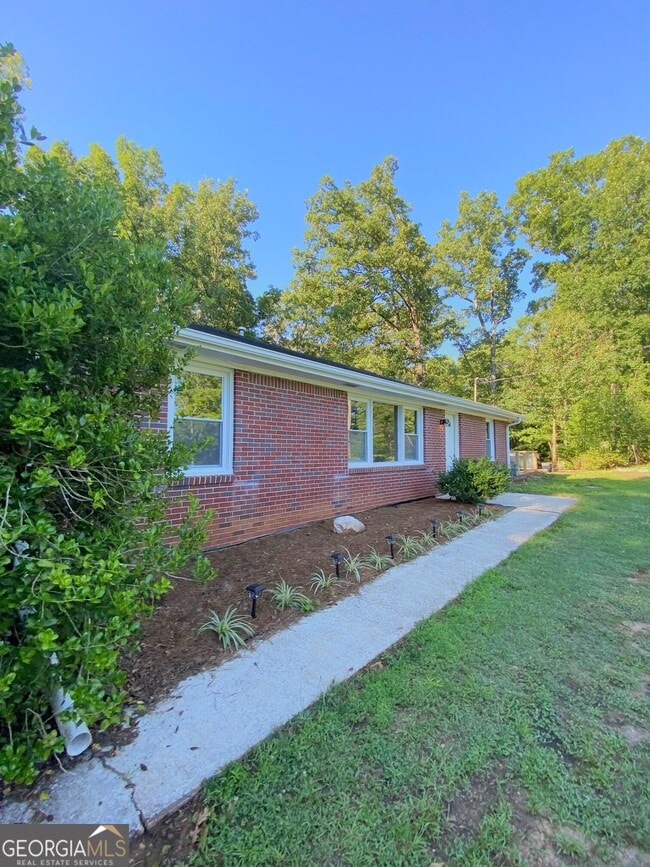 Building Photo - 1367 Stripling Chapel Rd