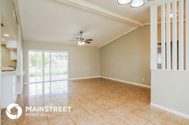 Building Photo - 2214 SW 2nd Ct