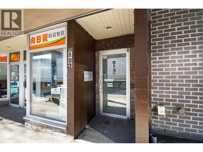 Photo du bâtiment - 5123 Joyce St