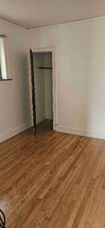 Building Photo - 8119 S Vernon Ave