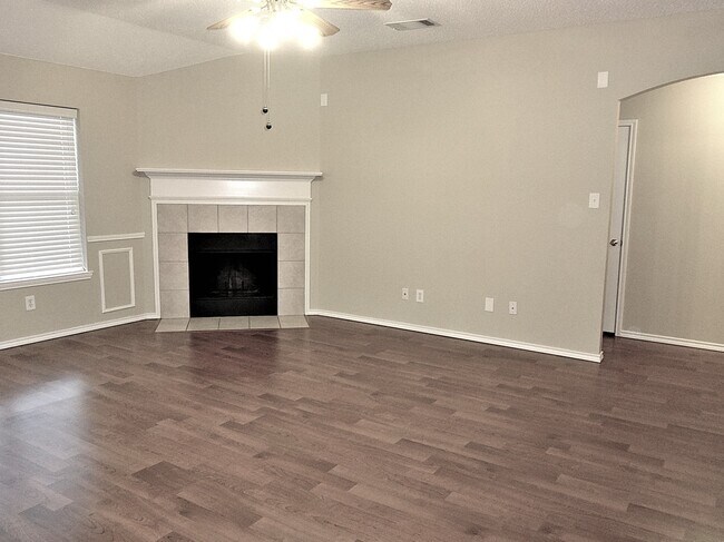 Foto del edificio - 641 Raven Dr