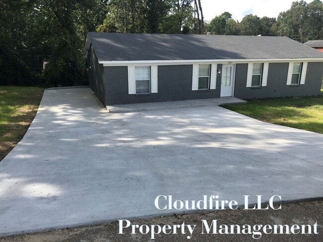 Building Photo - 201 James Cir