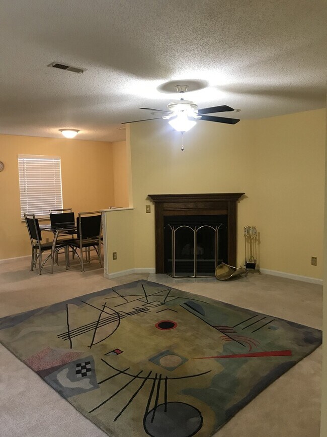Foto del edificio - Knoxville, 2 bedroom, 2 bath condo with wo...