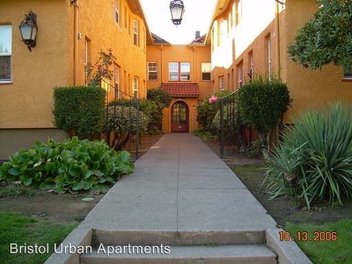 Building Photo - 411 NE 22nd Ave