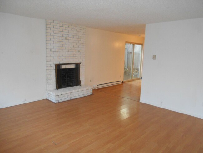 Photo - Spacious Two Bedroom in the heart of the H... Apartment