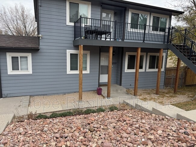 Photo - 1225 N Chestnut St Apartment