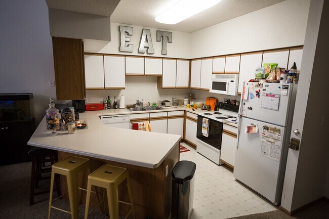 Building Photo - 2570 Westwinds Dr