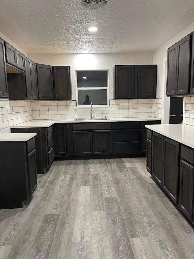 Foto principal - 904 W Robinson St