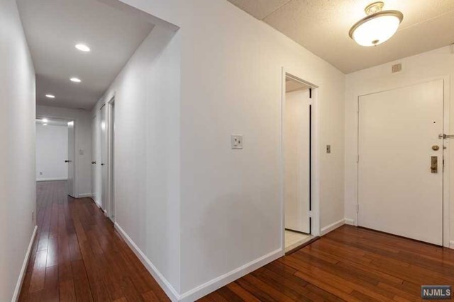 Foto del edificio - 1077 River Rd