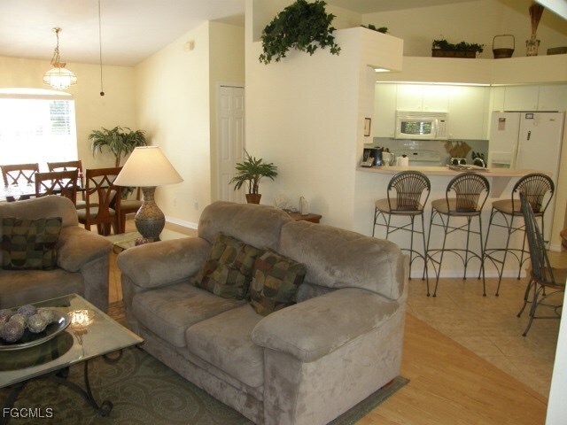 Building Photo - 4418 SW 25th Ave