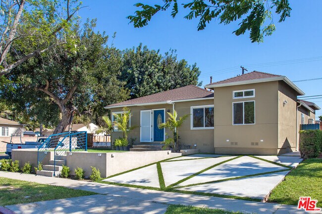 Foto del edificio - 5400 W 82nd St