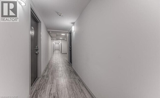 Building Photo - 275 Larch St