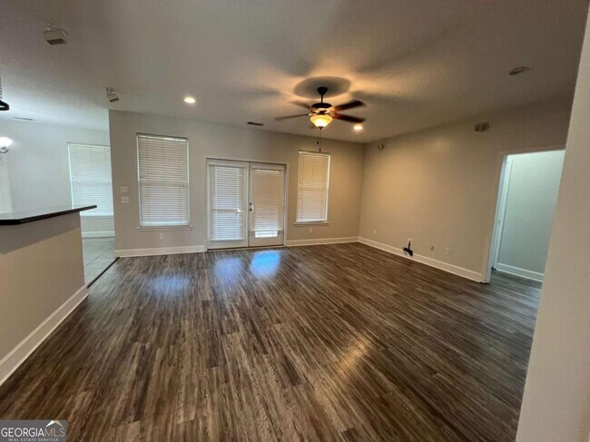 Foto del edificio - 203 Waters Edge Dr