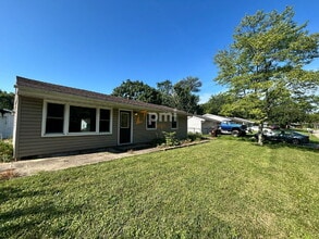 Building Photo - 380 Lahonda Dr