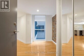 Building Photo - 25 Carlton St.