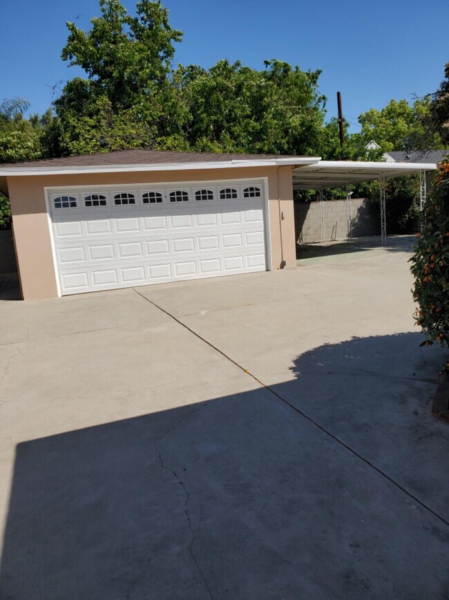 2 car garage - 2300 S Fremont Ave